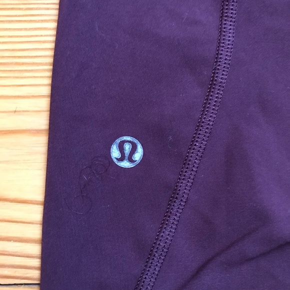Lululemon Maroon Pink Capris Leggings, EUC, 6 - Picture 9 of 12